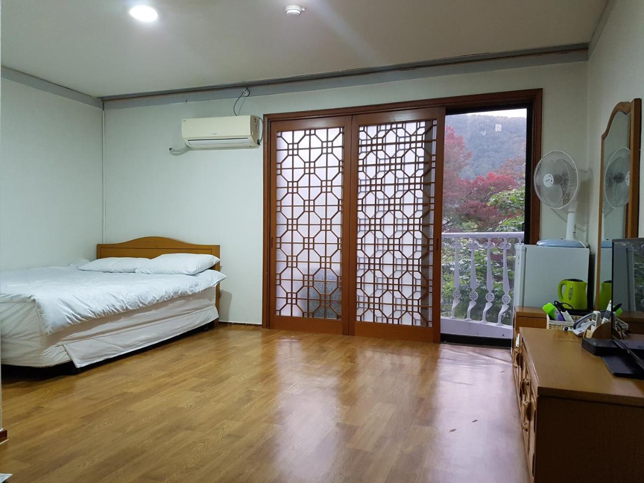 White House Hotel Sokcho Exterior foto