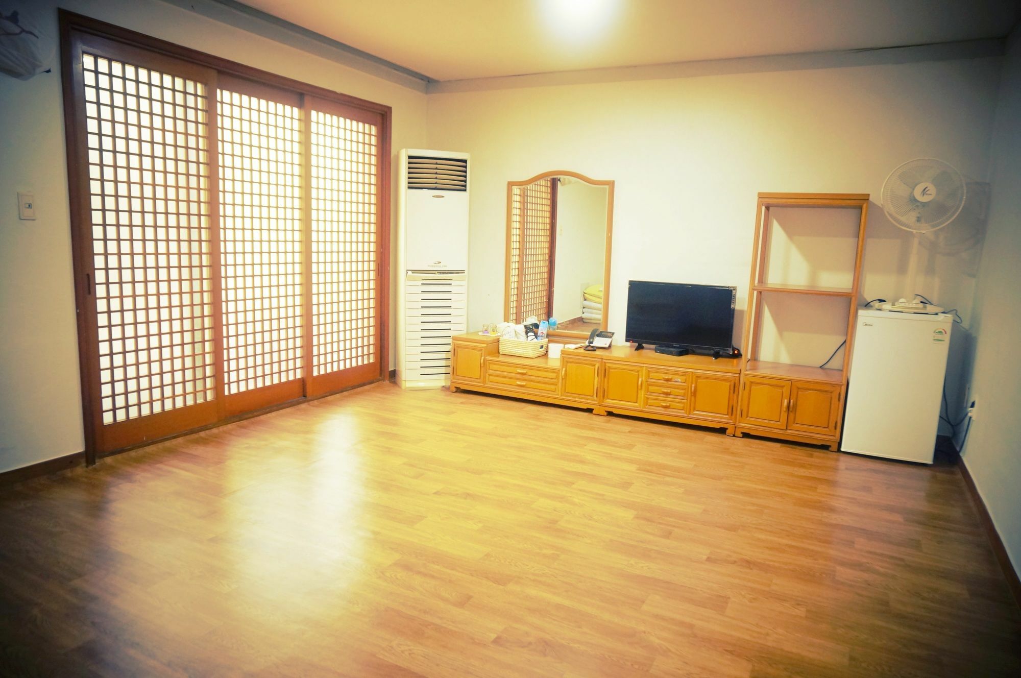 White House Hotel Sokcho Exterior foto